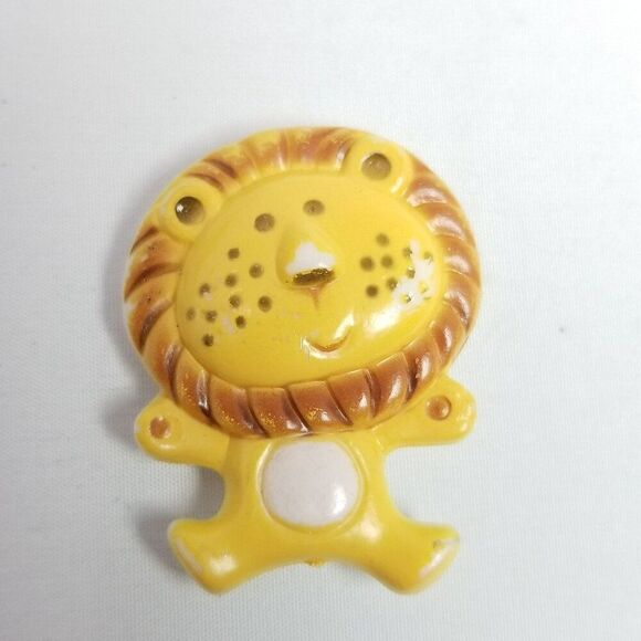 Vintage Cute Yellow Lion Brooch, Plastic Retro Lapel Pin, Made in Hong Kong - Picture 2 of 7